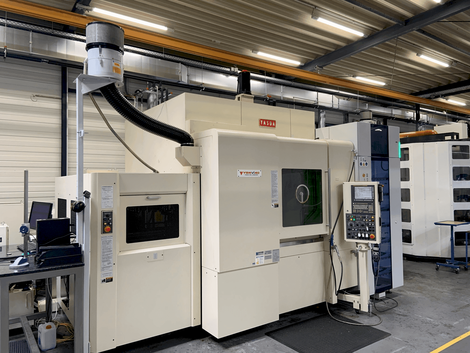 Vista Frontal  da YASDA YBM Vi40  máquina