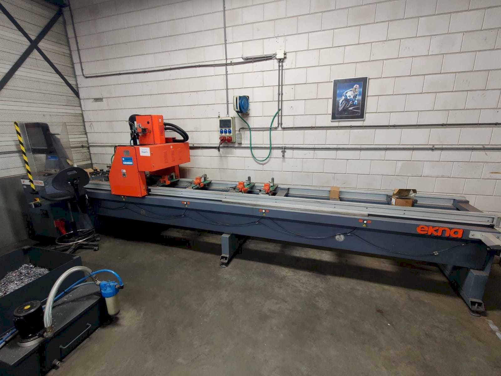 Vista Frontal  da Tekna TK426-1  máquina