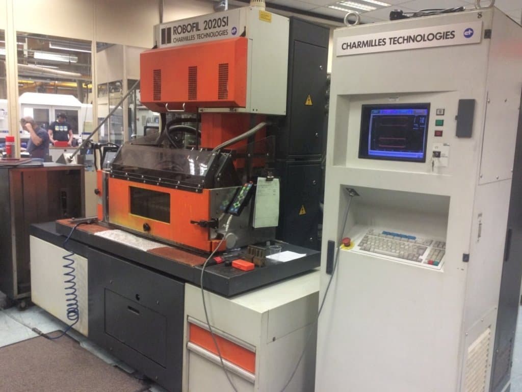 Vista Frontal  da CHARMILLES Robofil 2020 SI  máquina