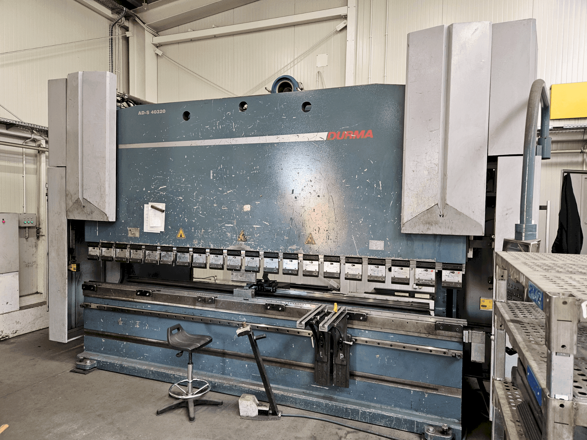 Vista Frontal  da Durma AD-S 40320 (2012)  máquina