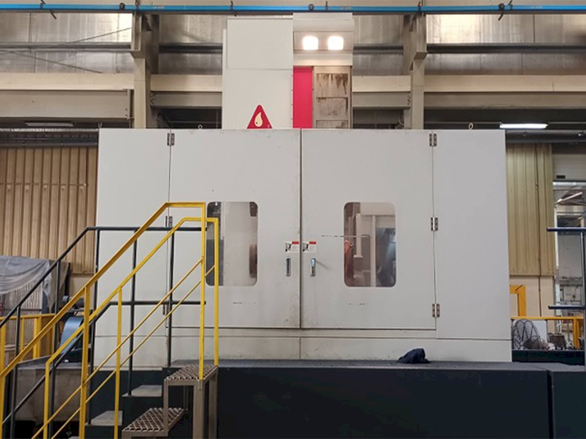 Vista Frontal  da YOU JI HBM130/3022  máquina