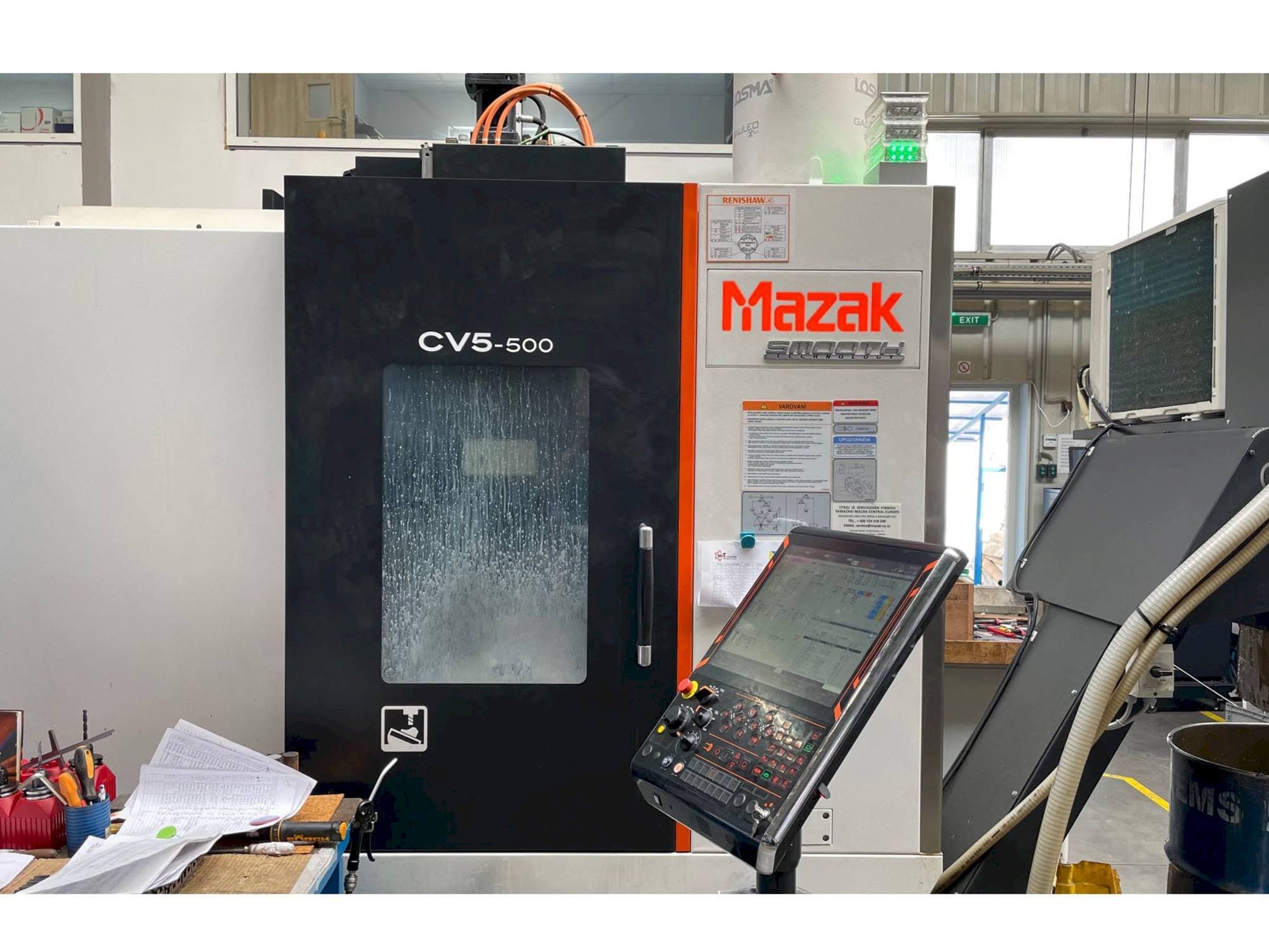 Vista Frontal  da Mazak CV5-500  máquina