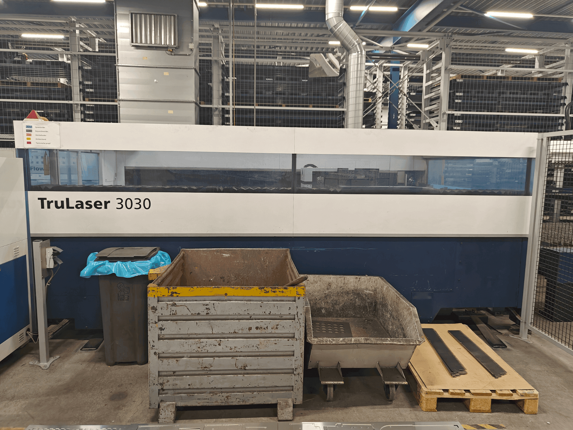 Vista Frontal  da TRUMPF TruLaser 3030 3,2kW CO2  máquina