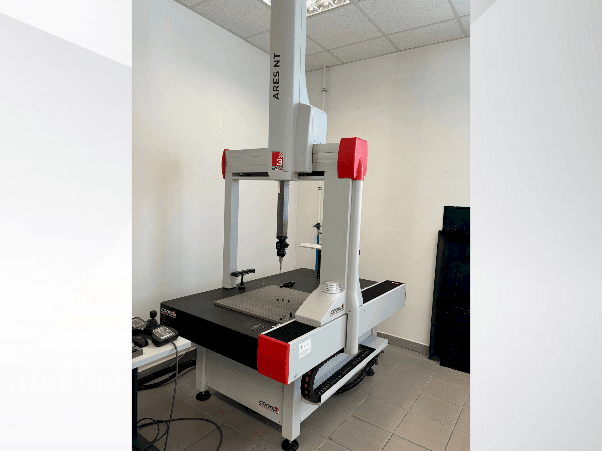 Vista Frontal  da Coord3 ARES NT  máquina