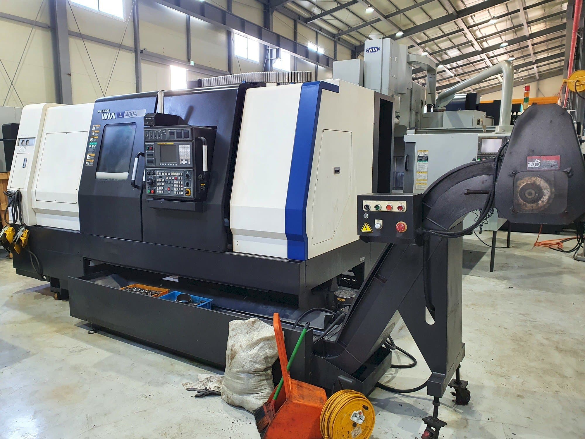 Vista Frontal  da Hyundai Wia L400A  máquina