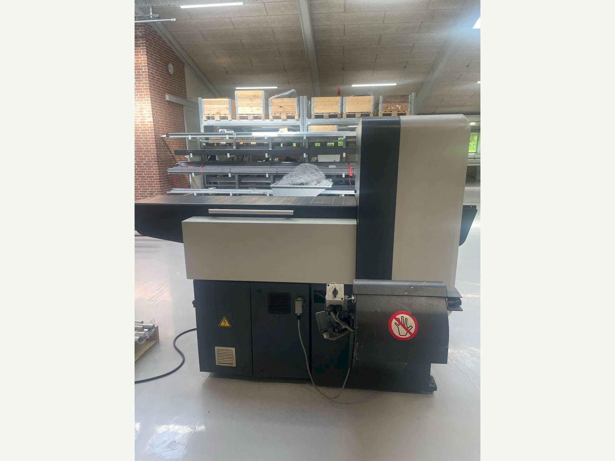 Vista Frontal  da KASTO Verto A2  máquina