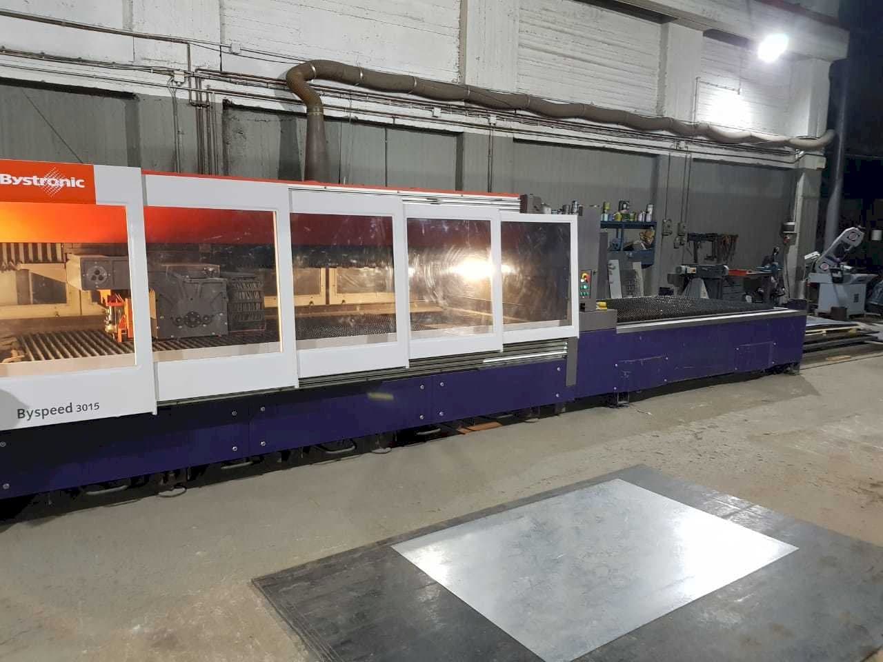 Vista Frontal  da Bystronic BySpeed 3015  máquina