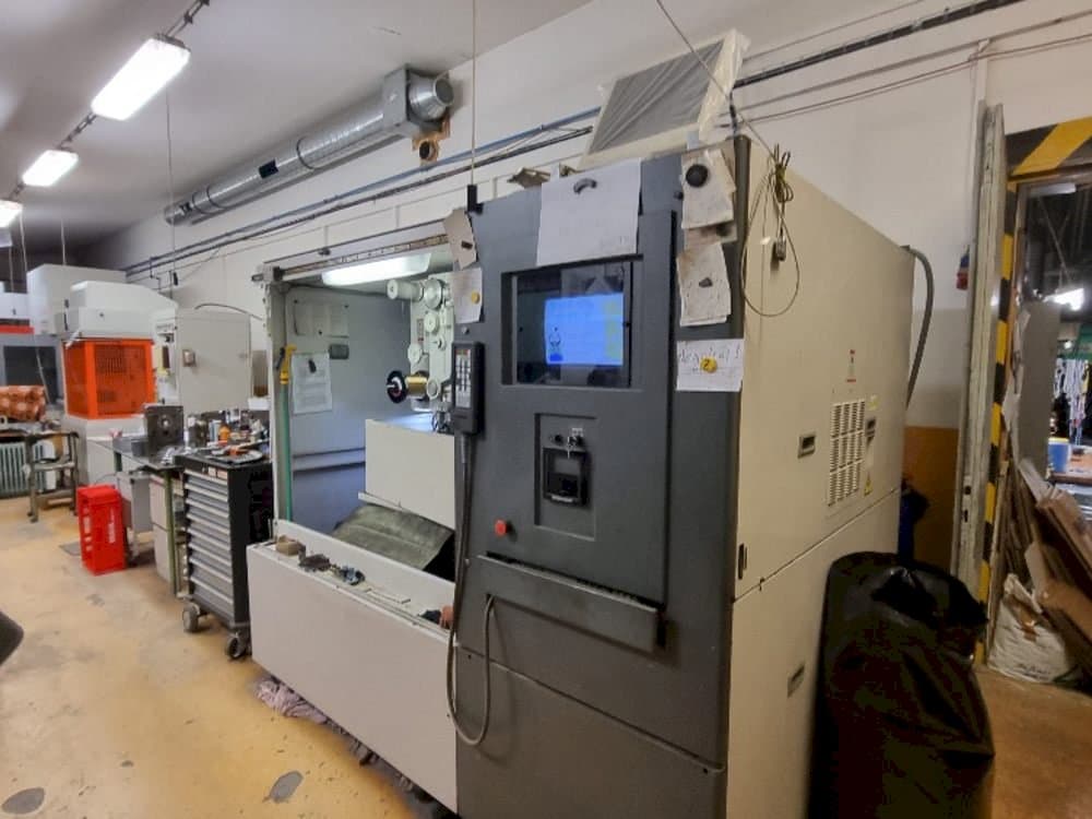 Vista Frontal  da HITACHI SEIKI 254Y  máquina