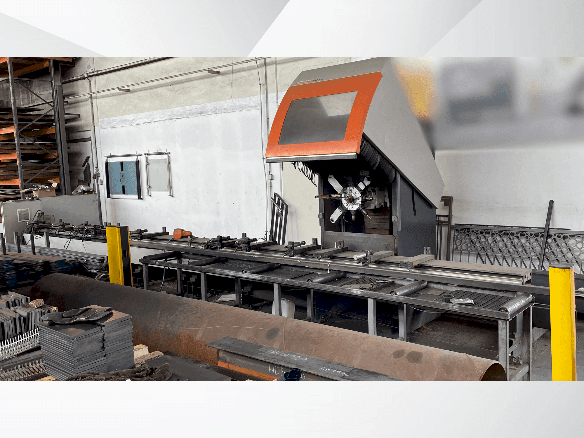 Vista Frontal  da Elumatec SBZ 130  máquina