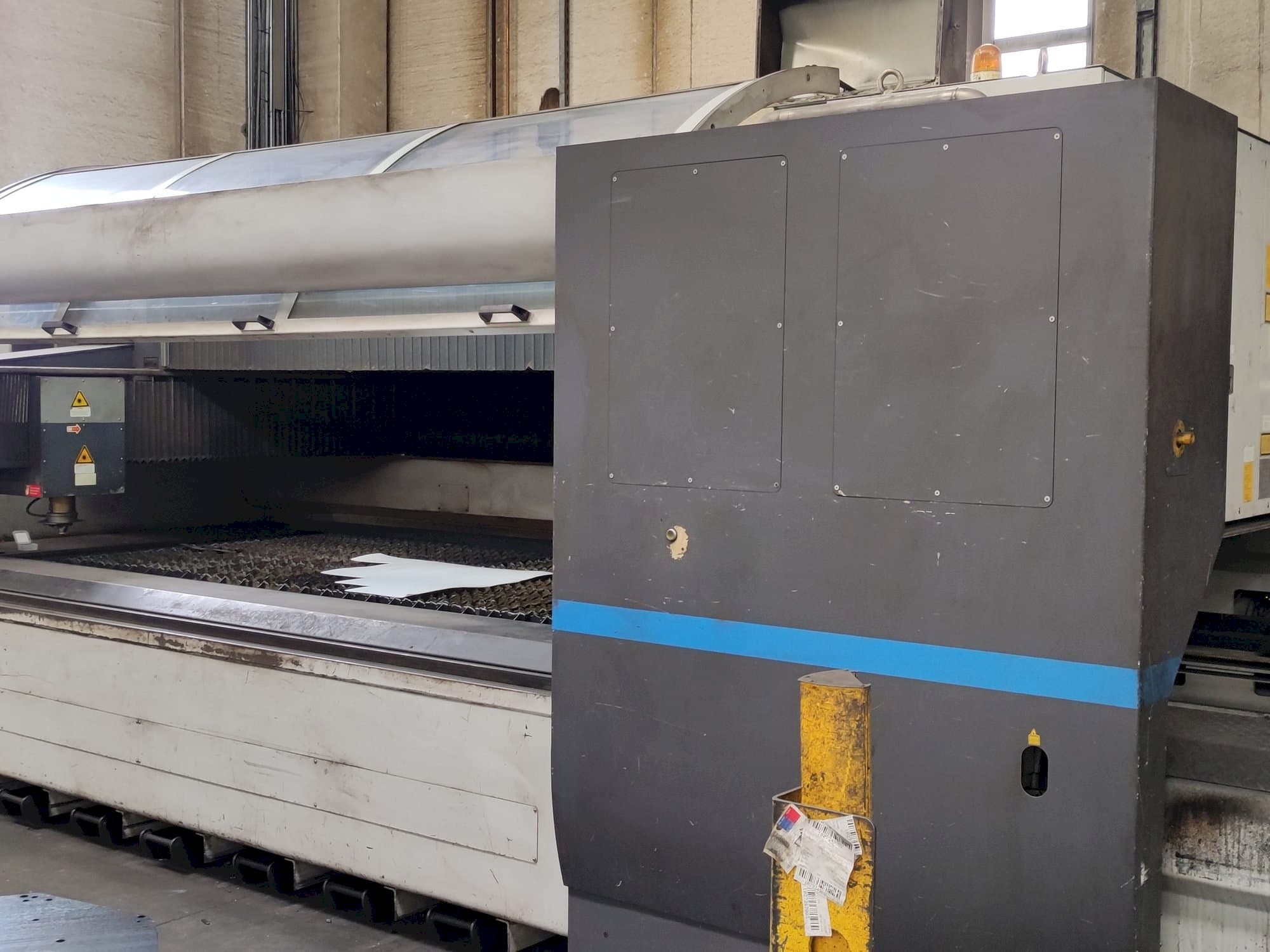 Vista Frontal  da LVD AXEL 3015 S  máquina