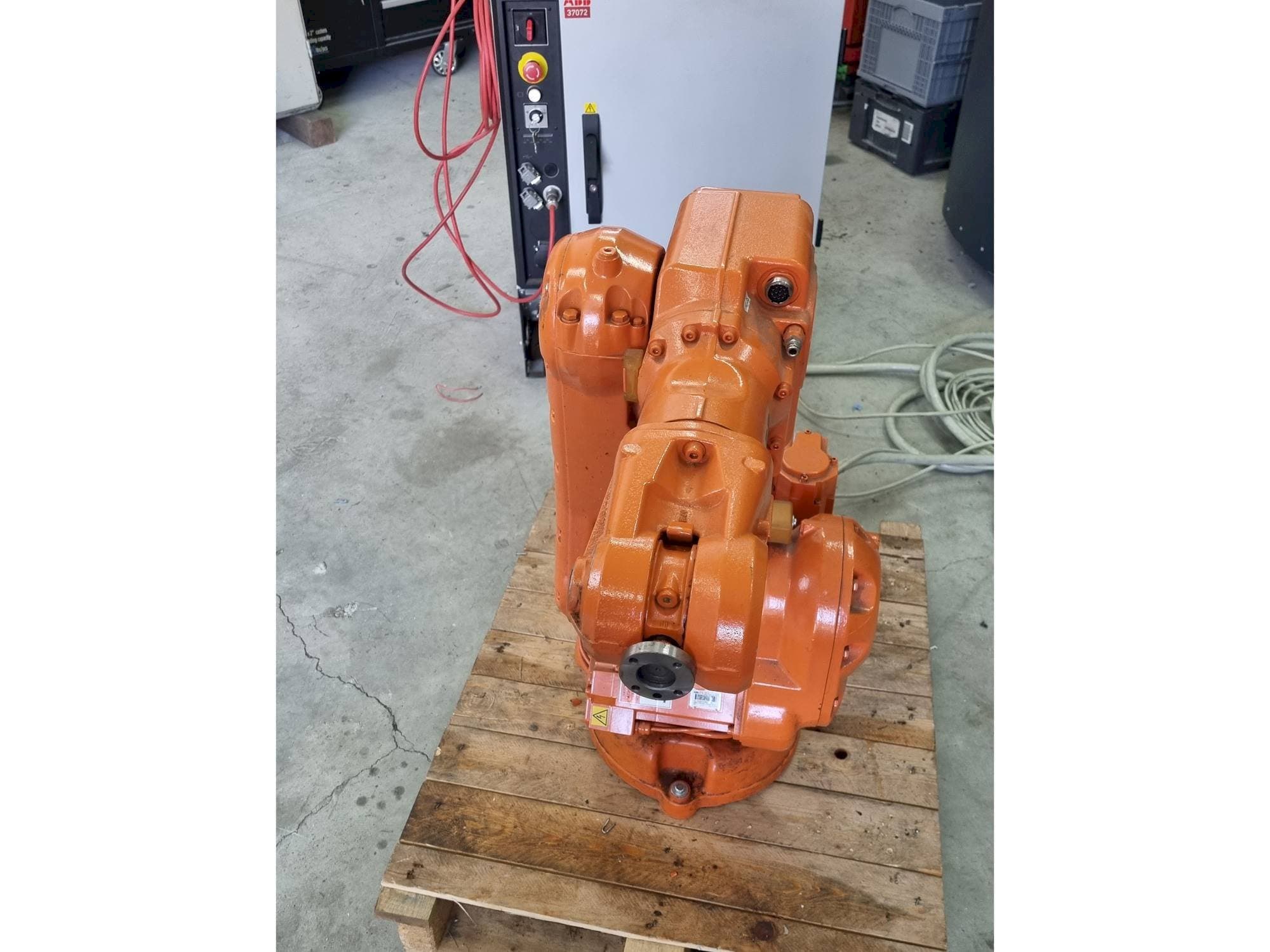 Vista Frontal  da ABB IRB140 - IRC5  máquina