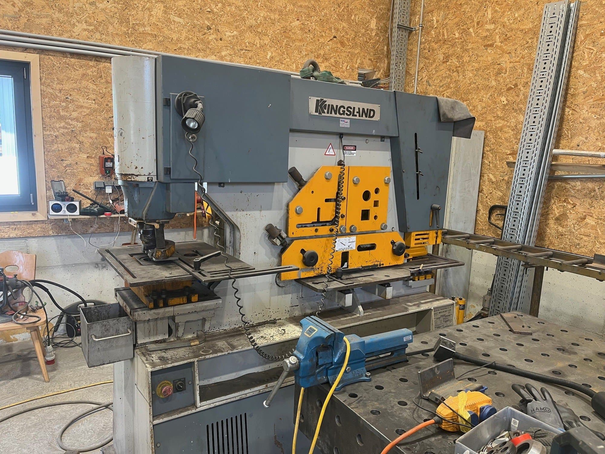 Vista Frontal  da KINGSLAND Multi 95  máquina