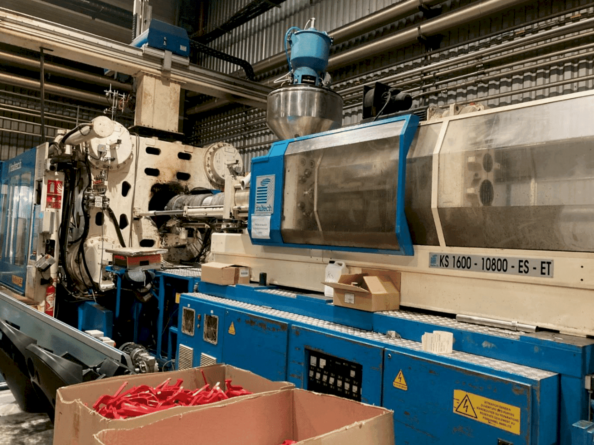 Vista Frontal  da ITALTECH KS 1600/10800  máquina