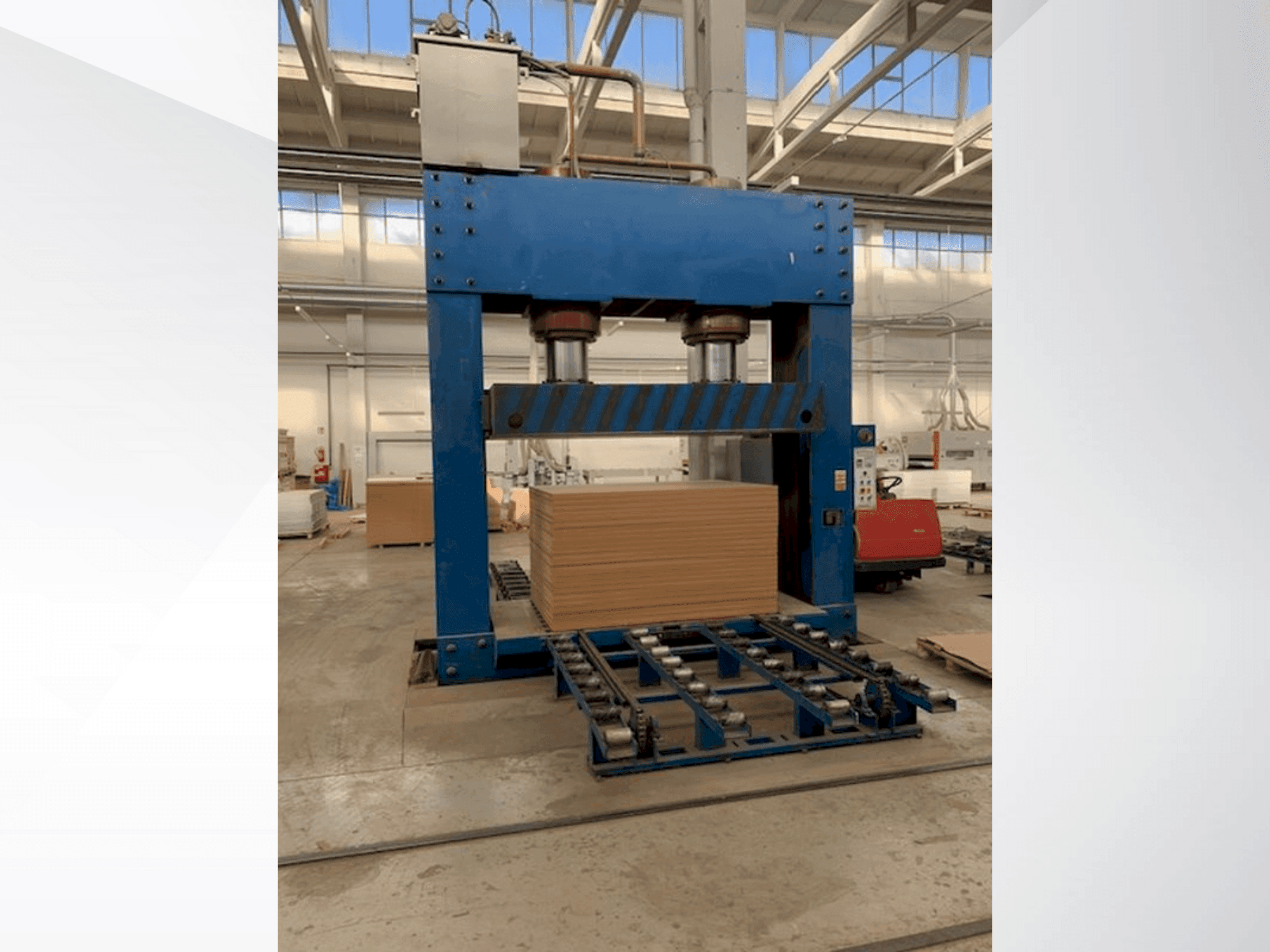 Vista Frontal  da LINYI JIANZHONG WOOD MACIHNERY JJC-CP  máquina