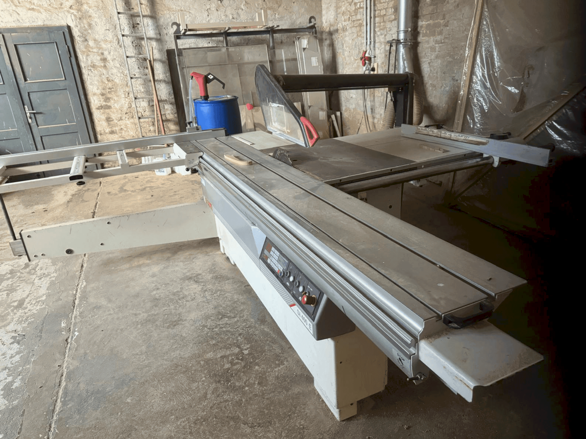 Vista Frontal  da SCM SI 400E  máquina