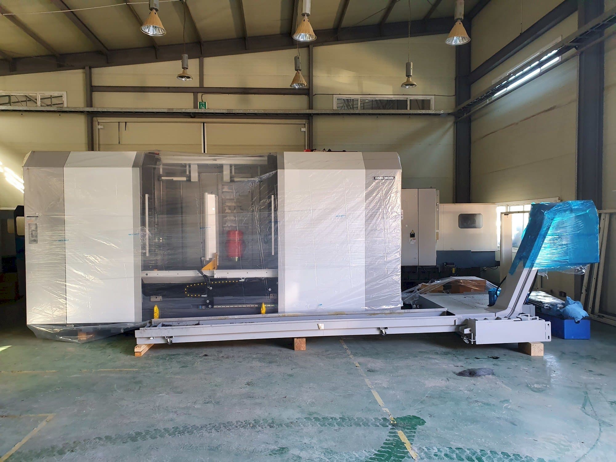 Vista Frontal  da DMG MORI NT4300DCG/1500  máquina