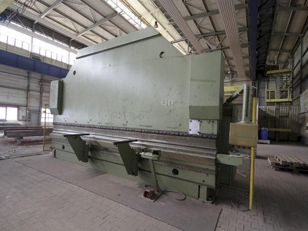 Vista Lateral Direita  da EHT Variopress 250 60  máquina