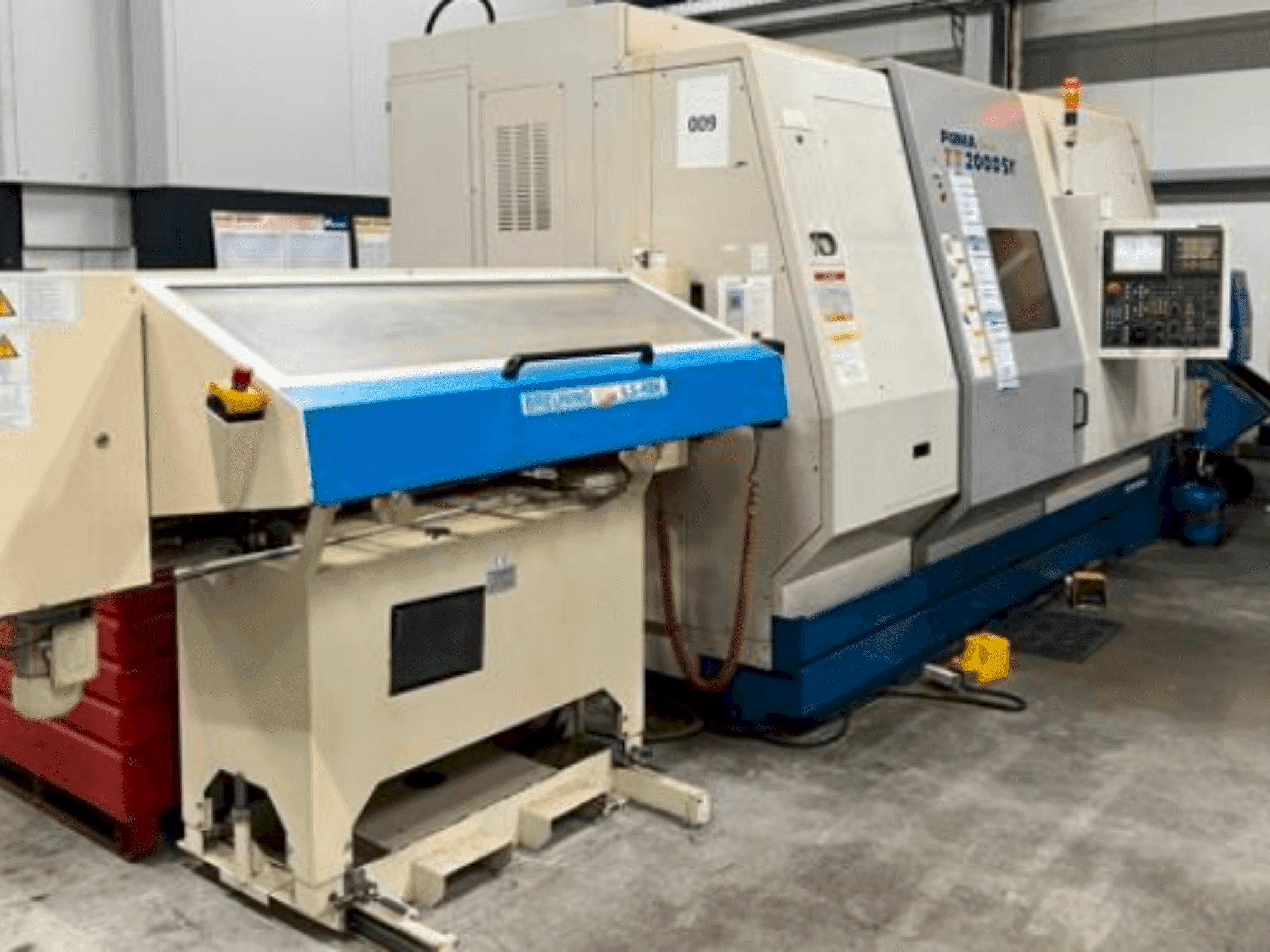 Vista Frontal  da DAEWOO PUMA TT 2000 SY  máquina