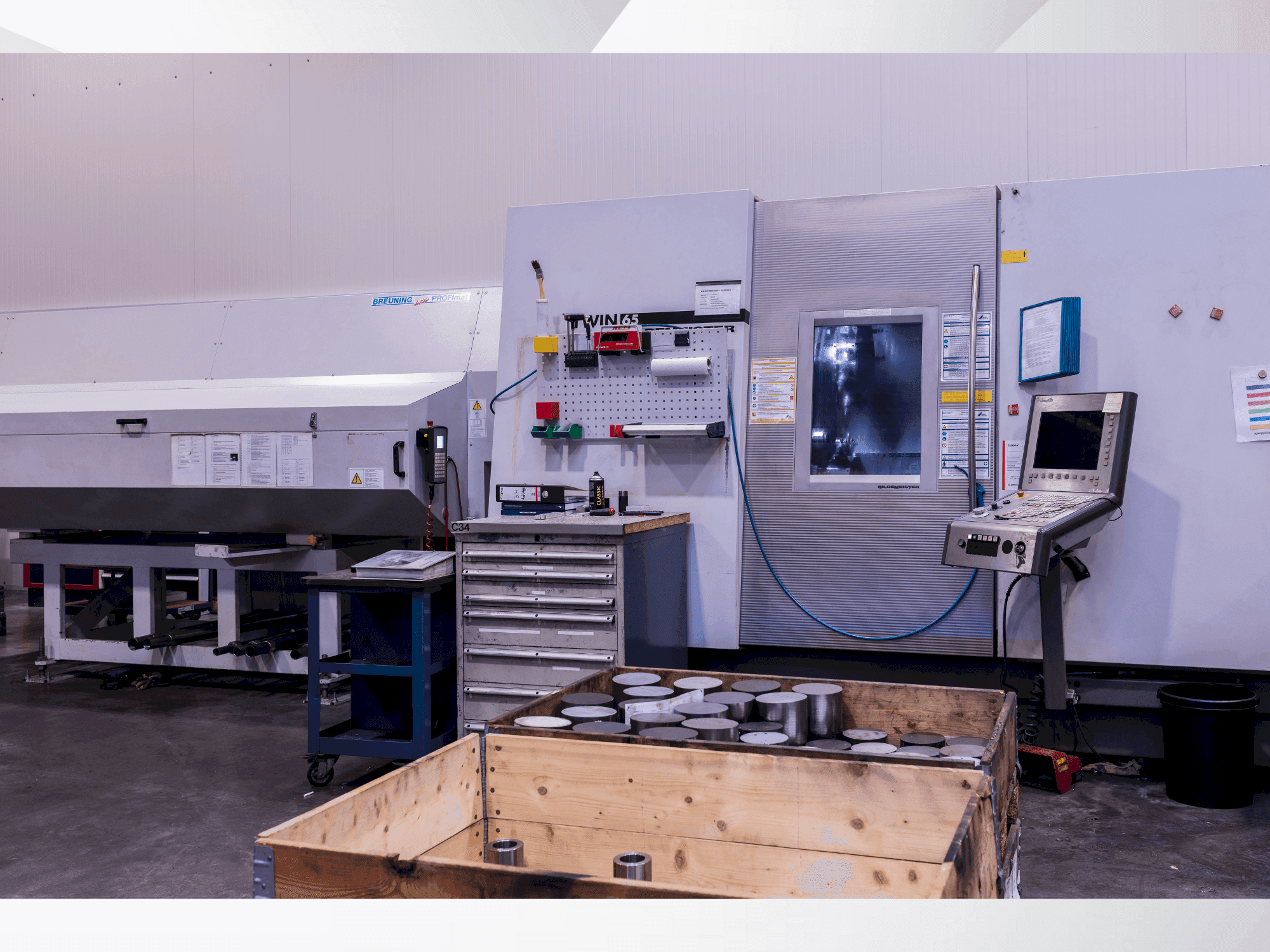 Vista Frontal  da DMG Gildemeister Twin 65  máquina