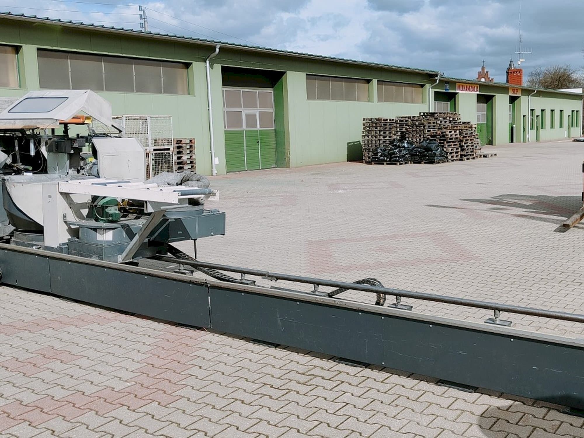 Vista Frontal  da Elumatec DG 244/2  máquina