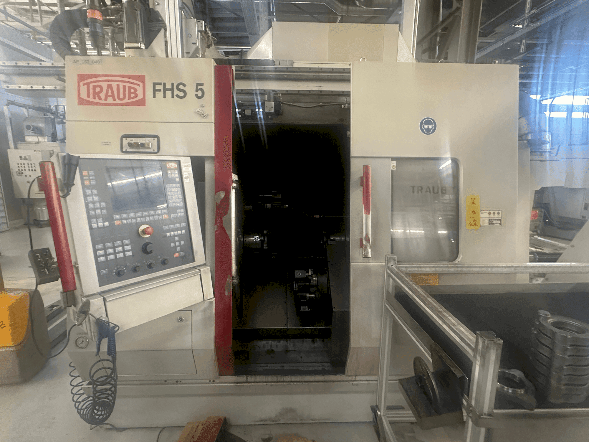 Vista Frontal  da TRAUB TNC 42/65  máquina