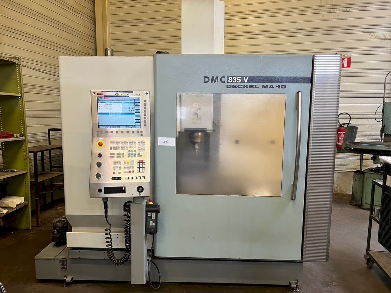 Vista Frontal  da DMG DMC 835  máquina