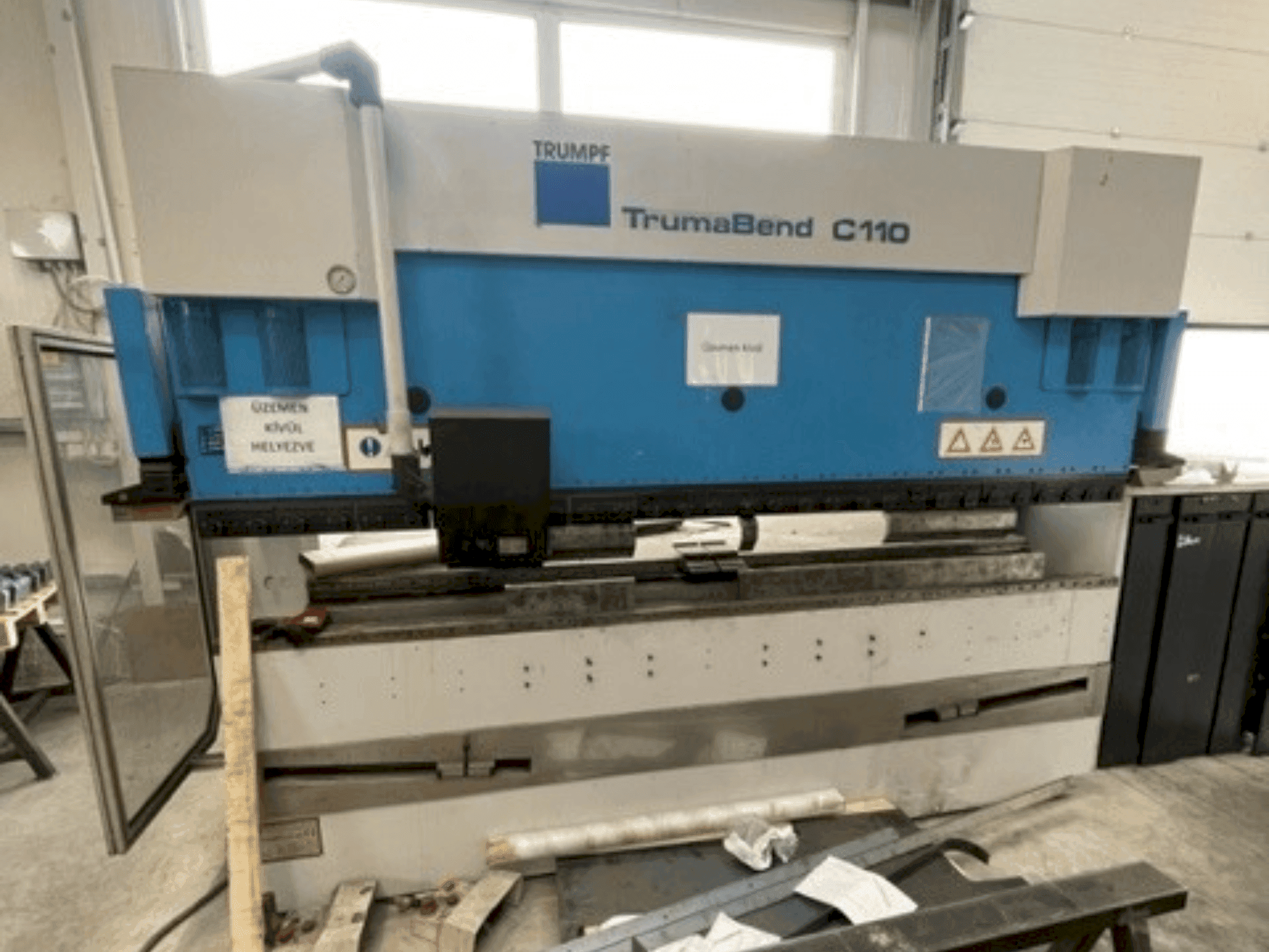 Vista Frontal  da TRUMPF TrumaBend C110  máquina