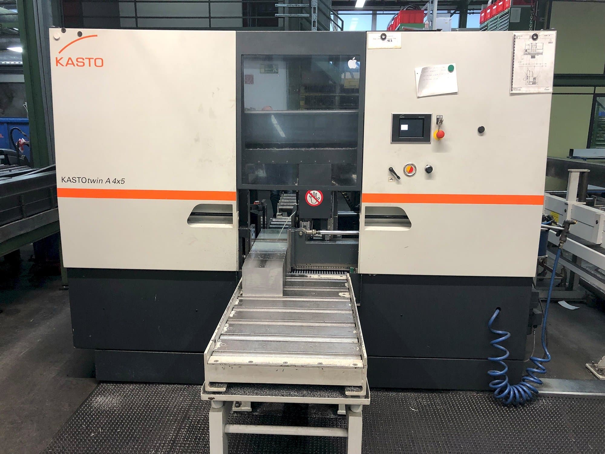 Vista Frontal  da KASTO Twin A4x5  máquina