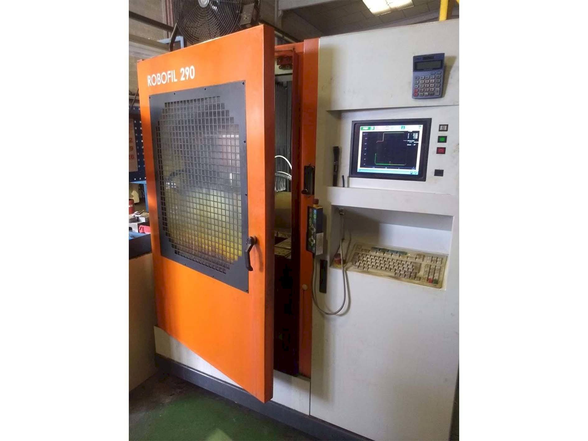 Vista Frontal  da CHARMILLES Robofil 290P  máquina