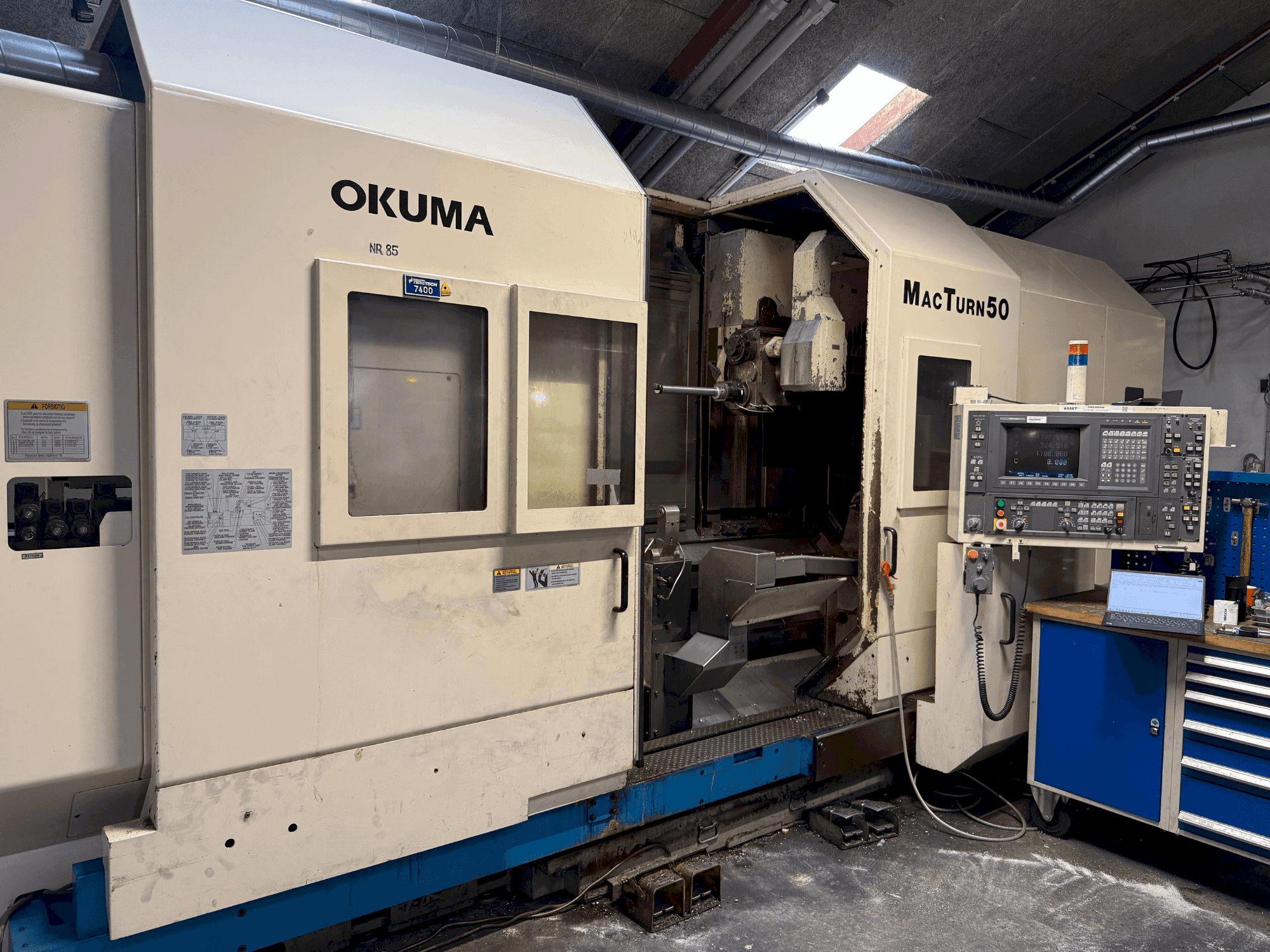 Vista Frontal  da Okuma MacTurn 50  máquina