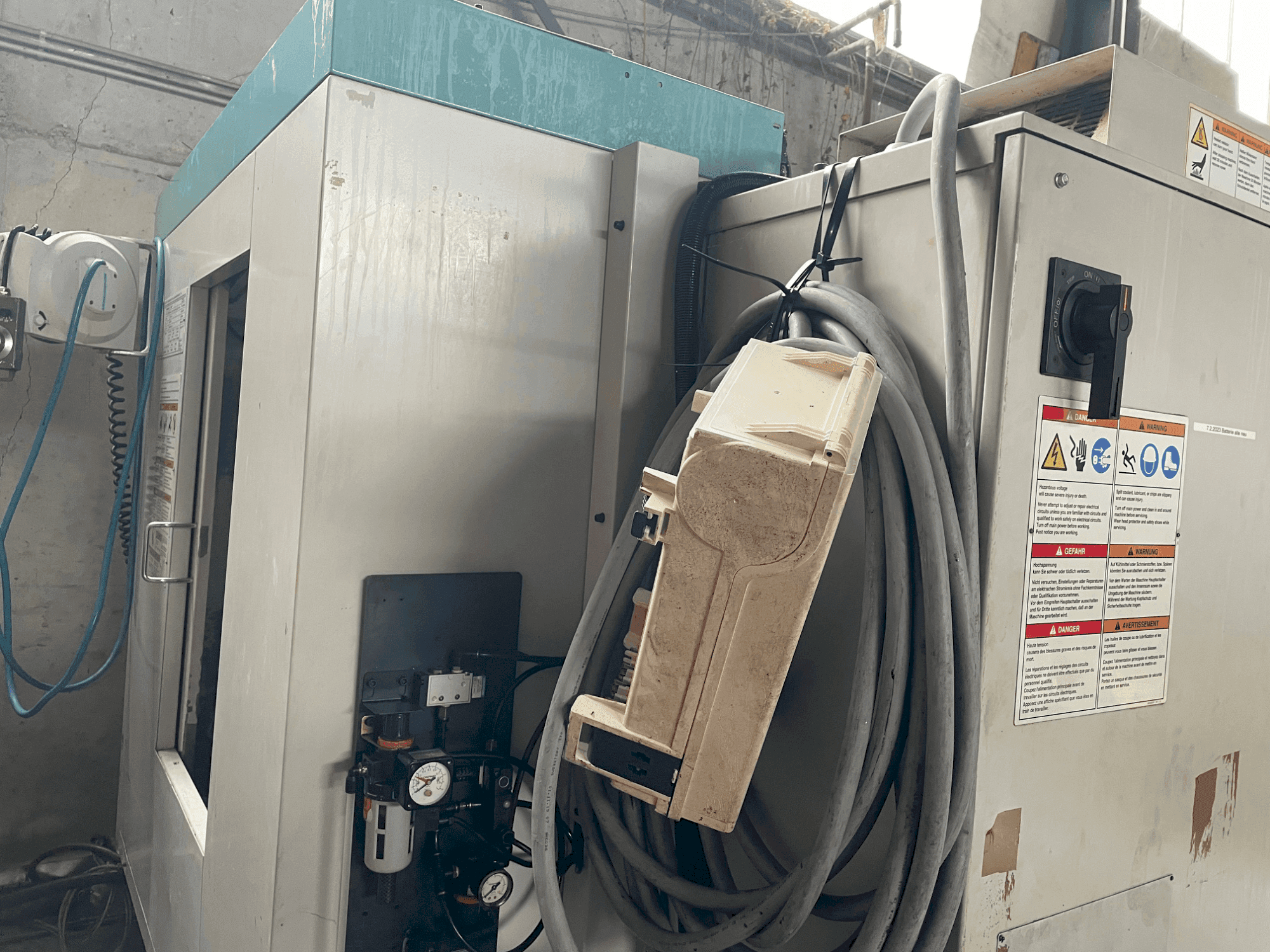 Vista Frontal  da Brother TC22A  (1999)  máquina