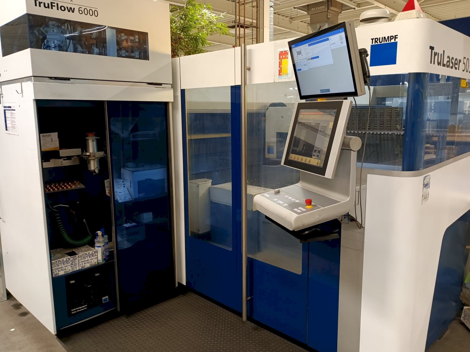 Vista Frontal  da TRUMPF TruLaser 5030 6,0kW Co2 + LiftMaster  máquina
