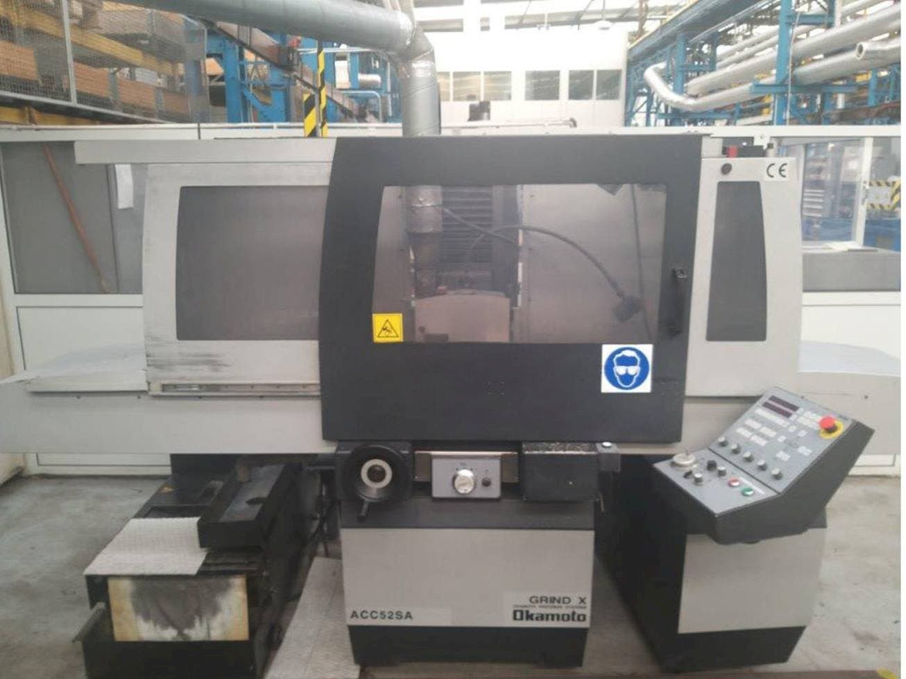 Vista Frontal  da OKAMOTO ACC 52SA  máquina