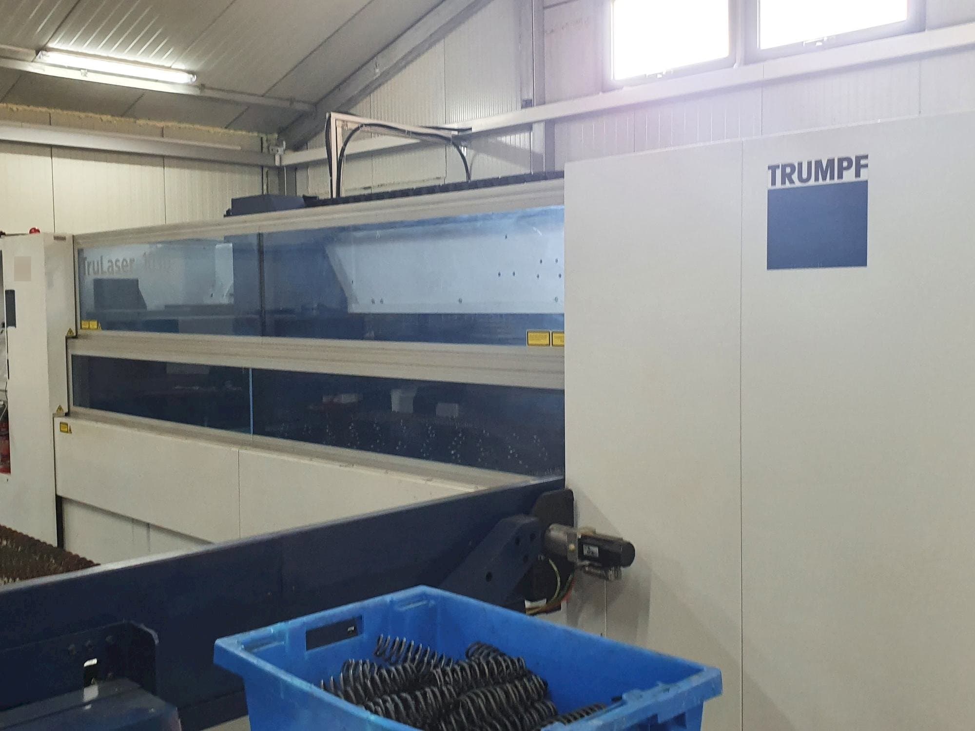 Vista Frontal  da Trumpf TruLaser 1030  máquina