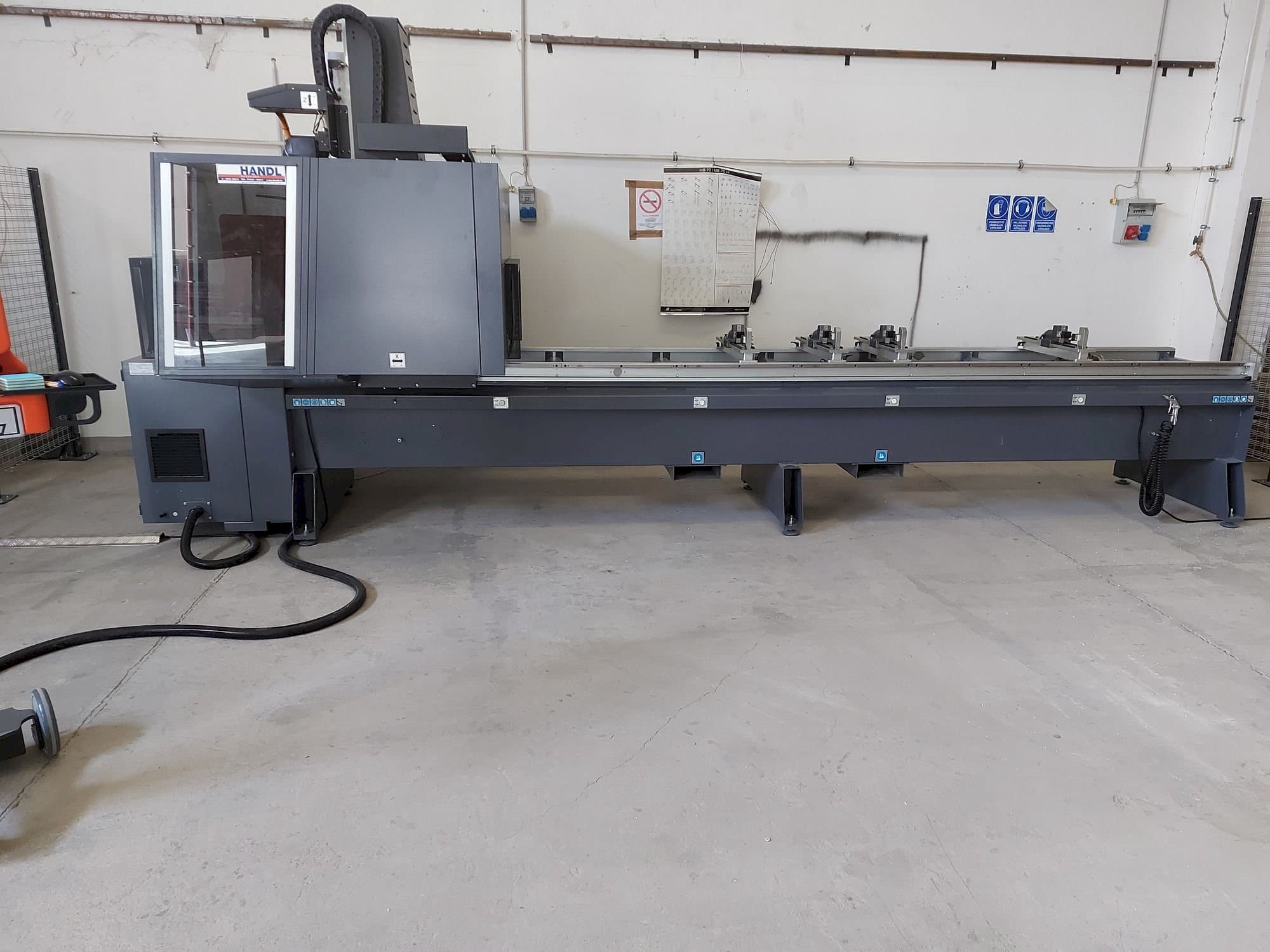 Vista Frontal  da Tekna TKE943-4  máquina