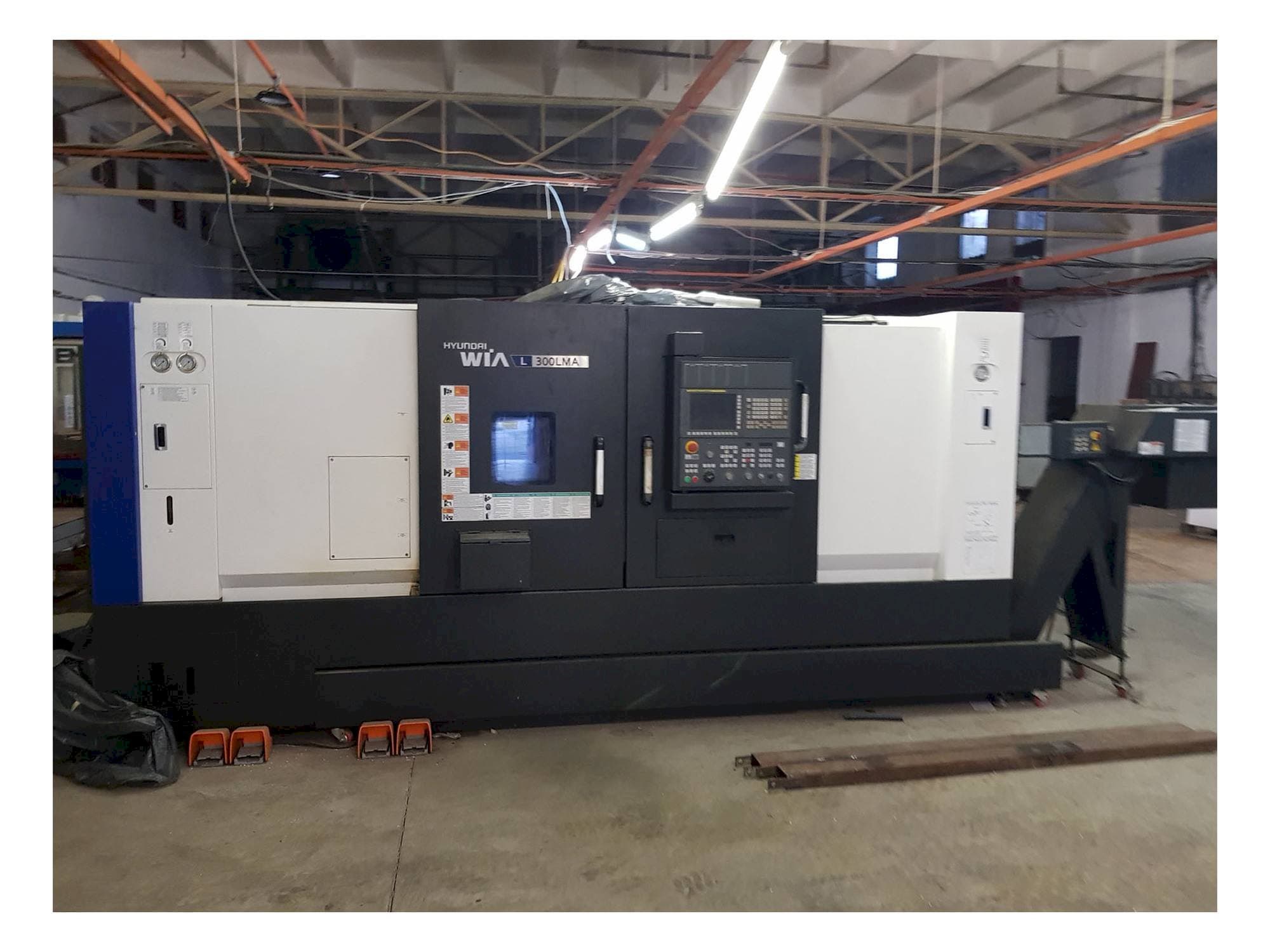 Vista Frontal  da Hyundai Wia L300LMA  máquina