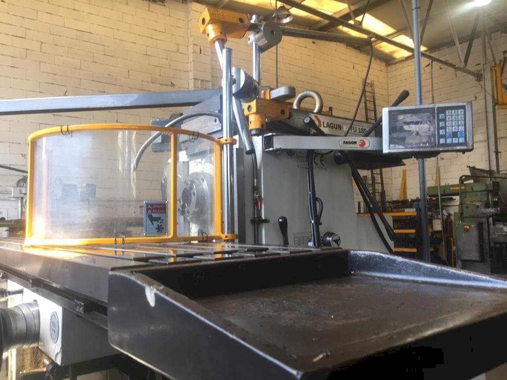 Vista Frontal  da LAGUN FU-185  máquina