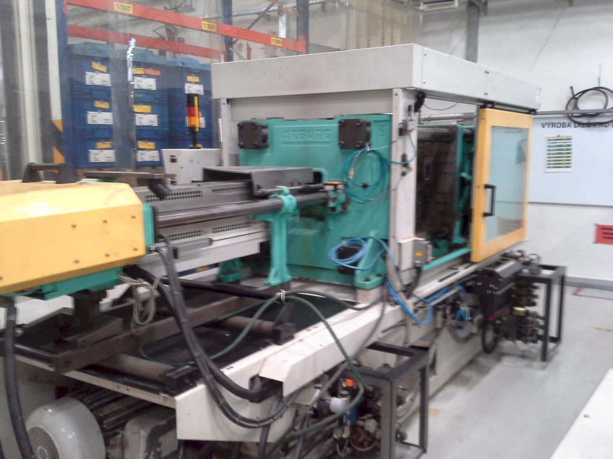 Vista Frontal  da Arburg 570C 2000-675  máquina