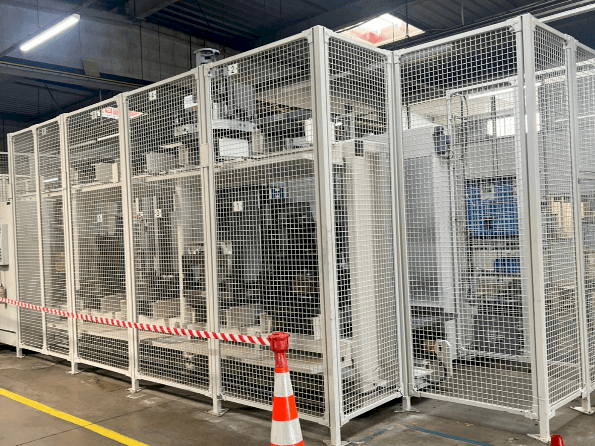 Vista Frontal  da HELLER MCH 250  máquina