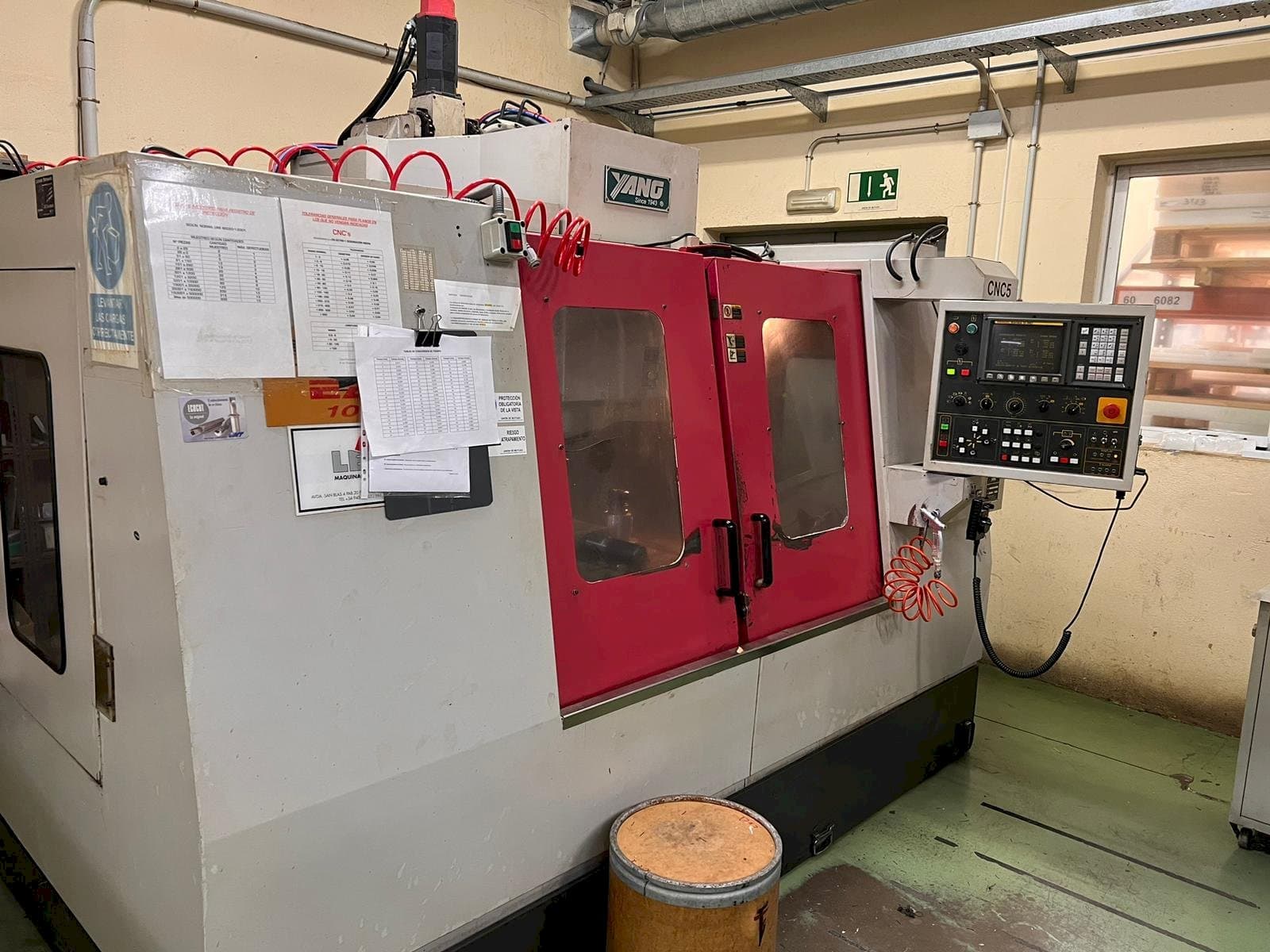 Vista Frontal  da Yang SMV -1000  máquina