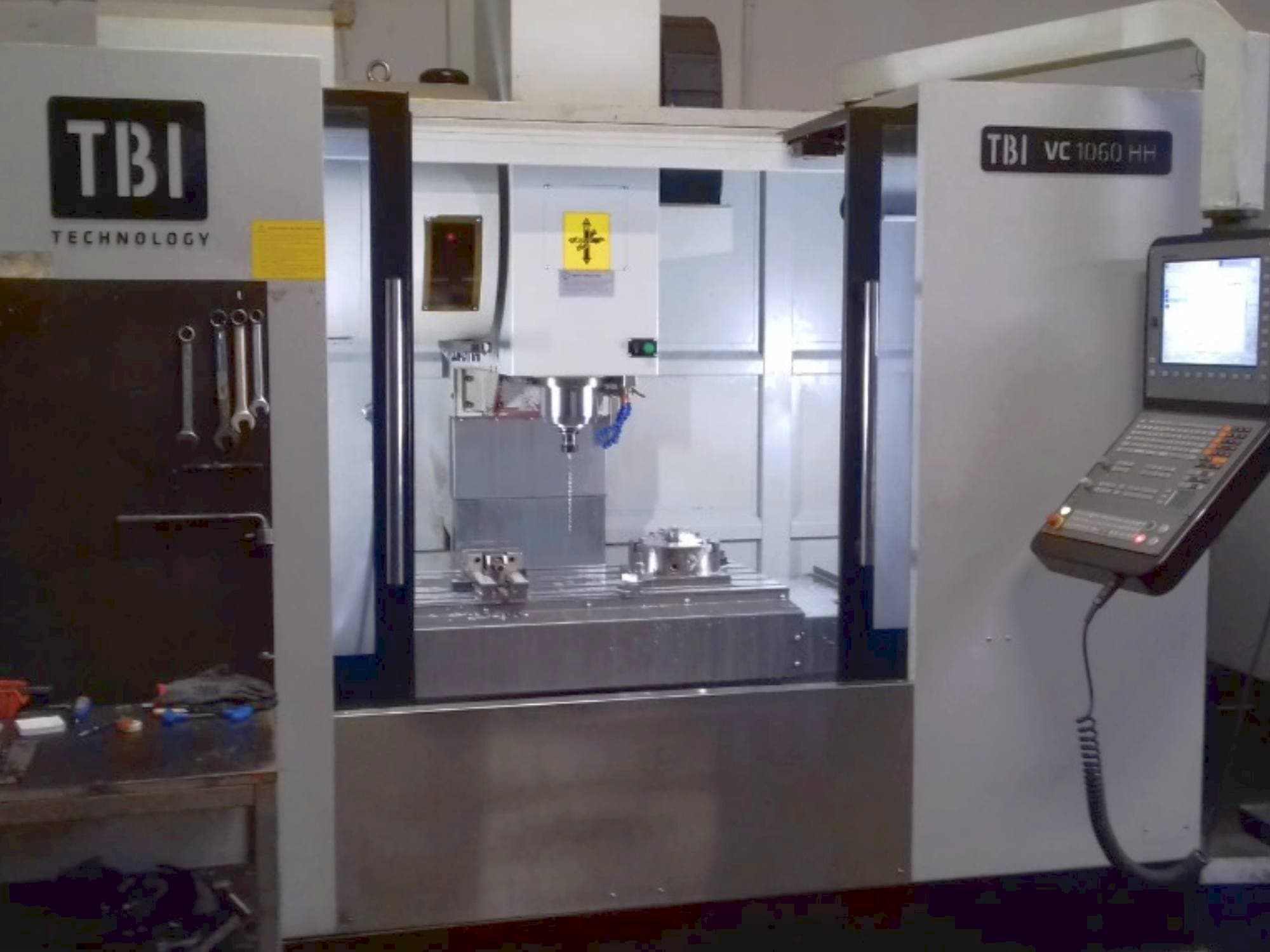 Vista Frontal  da TBI VC 1060 HH  máquina