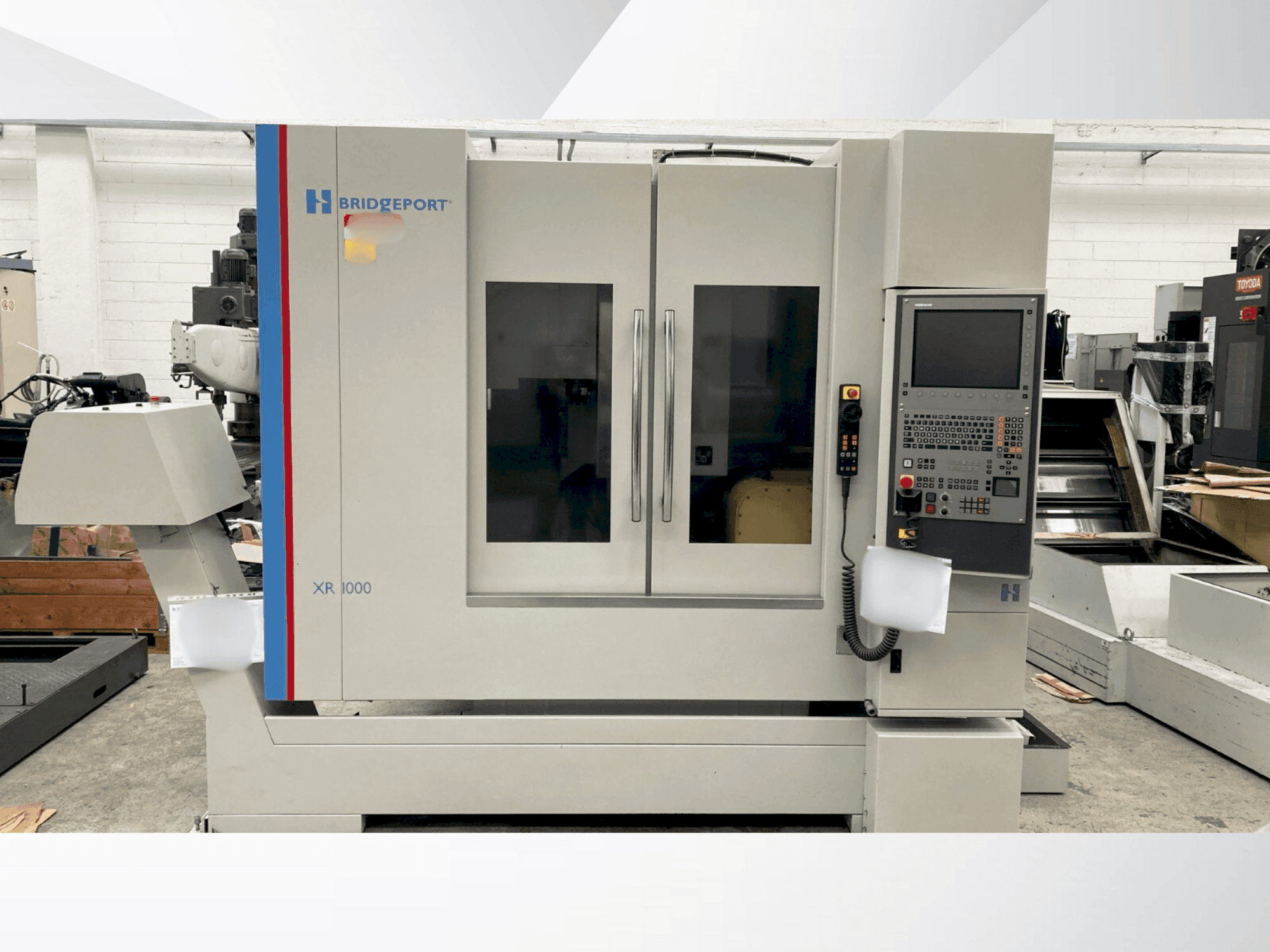 Vista Frontal  da Bridgeport XR 1000  máquina