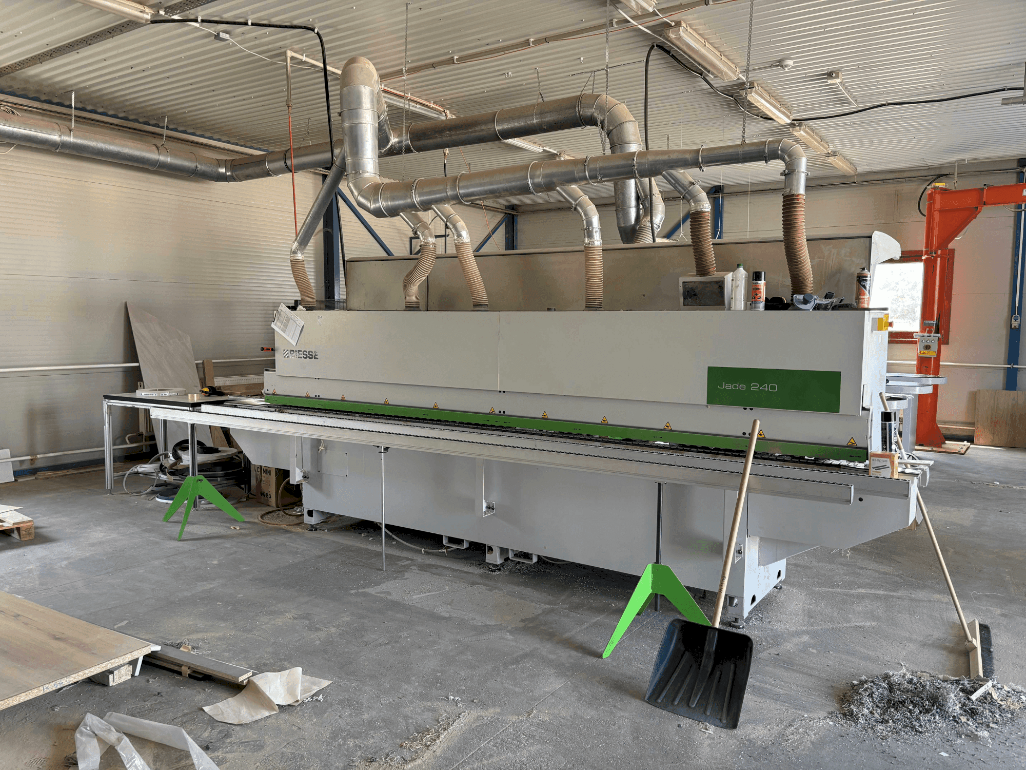 Vista Frontal  da BIESSE Jade 240  máquina
