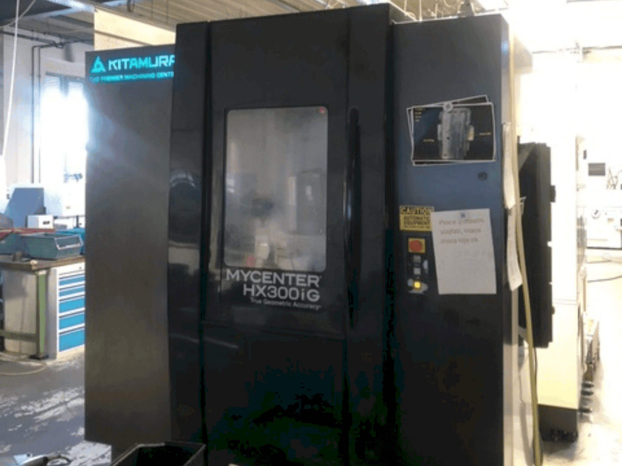 Vista Frontal  da Kitamura HX300iG  máquina