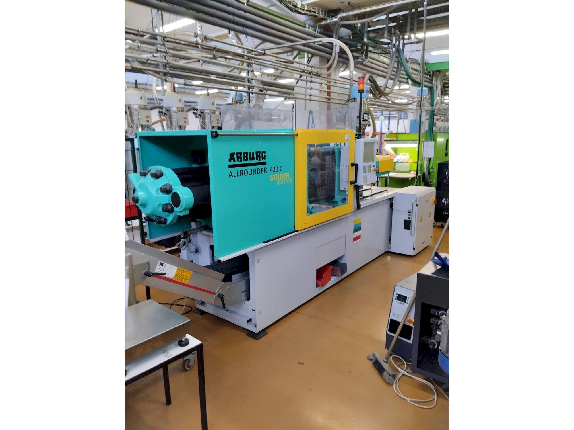 Vista Frontal  da Arburg Allrounder 420 C 1000-290  máquina