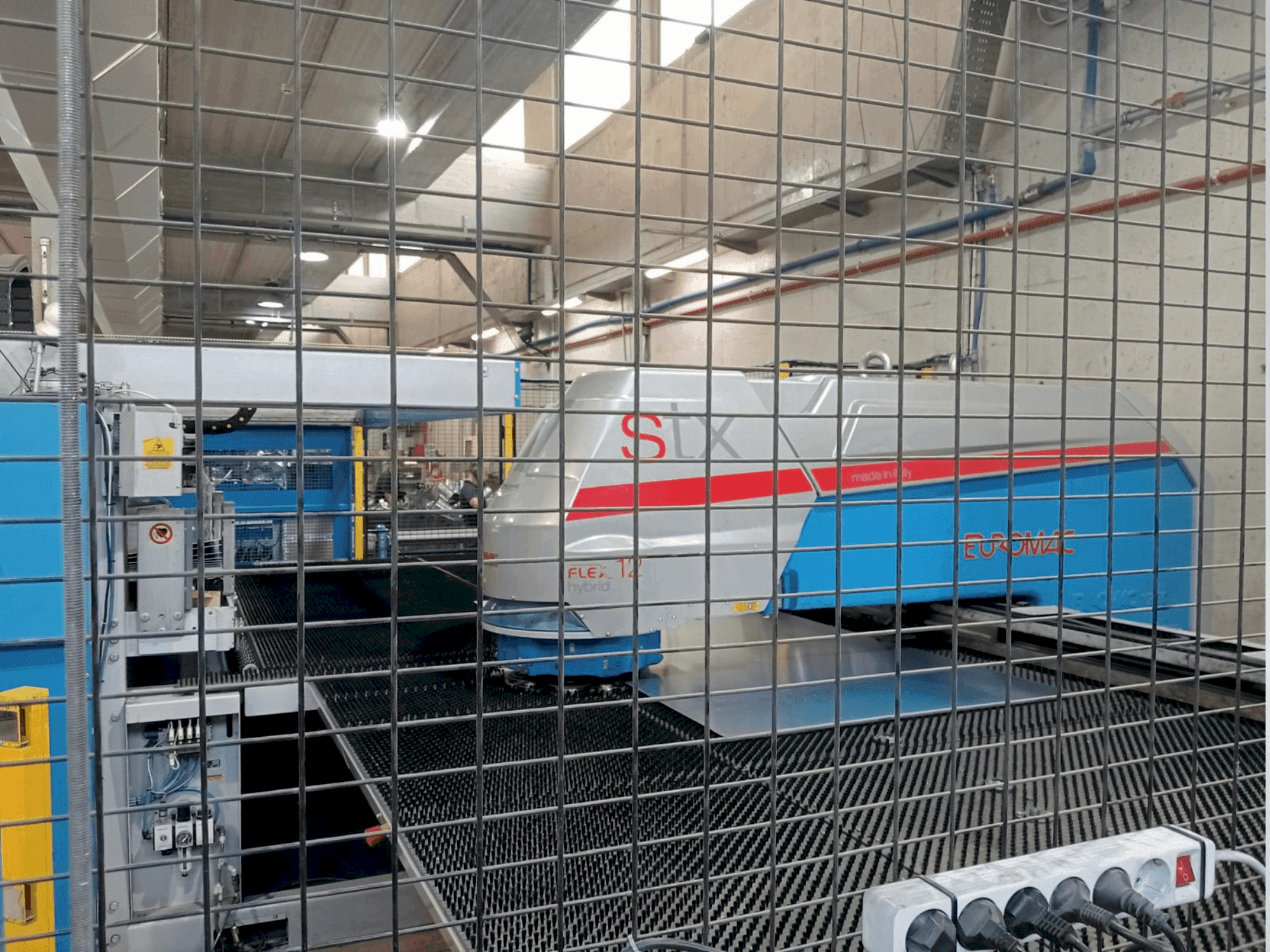 Vista Frontal  da Euromac 1250 STX Flex 12 Hybrid  máquina