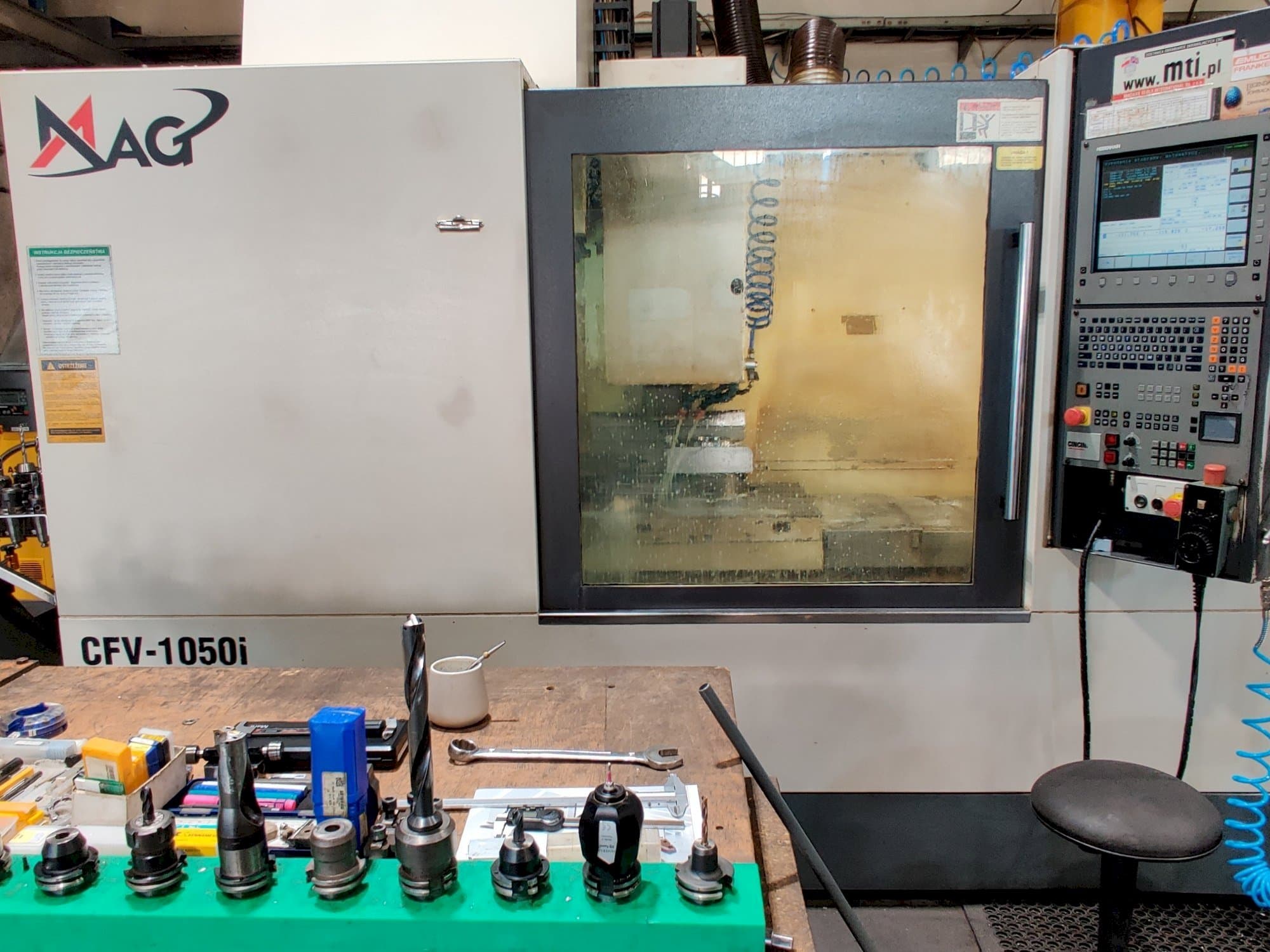 Vista Frontal  da MAG CFV 1050  máquina