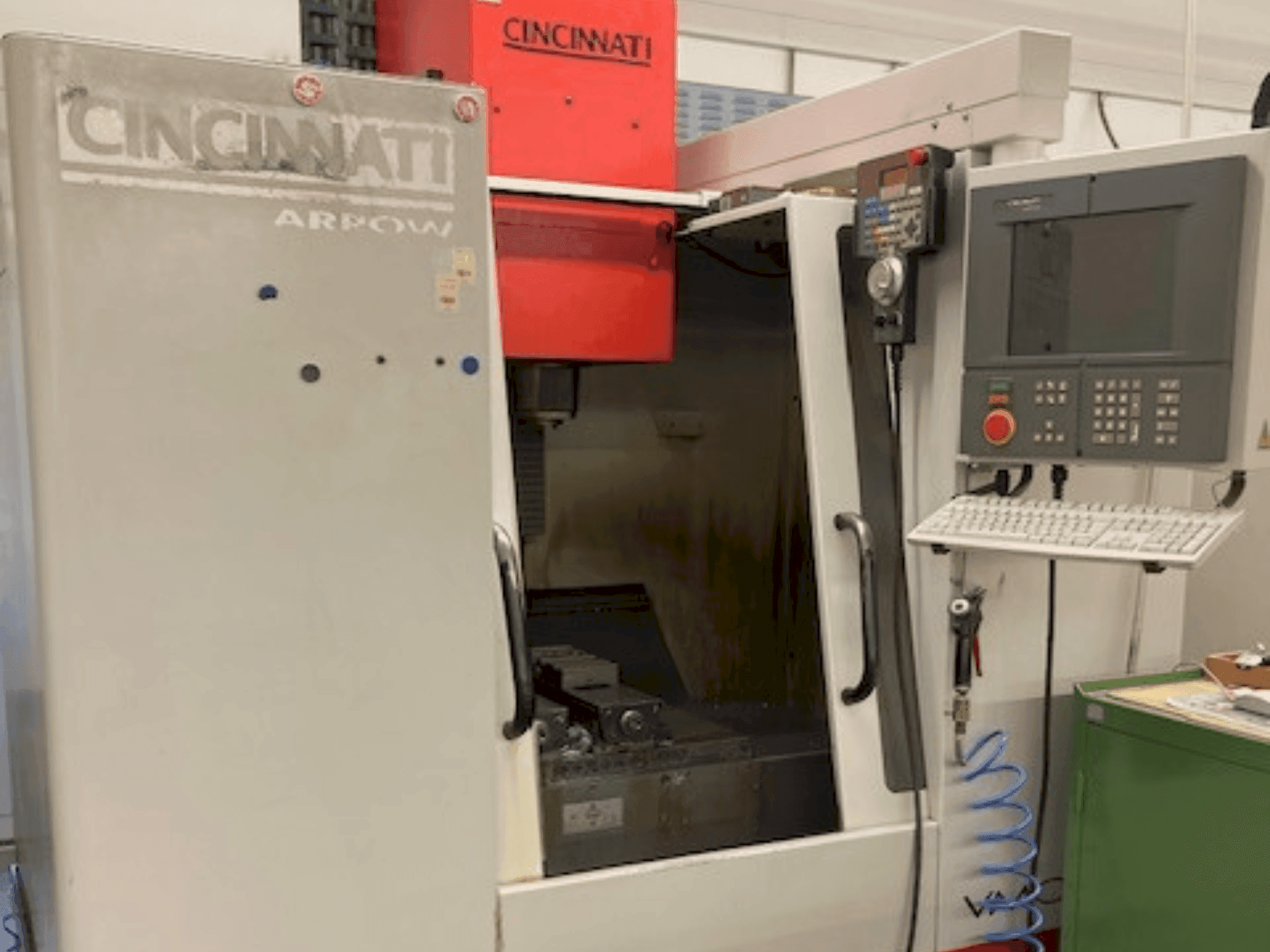 Vista Frontal  da Cincinnati Arrow 500  máquina