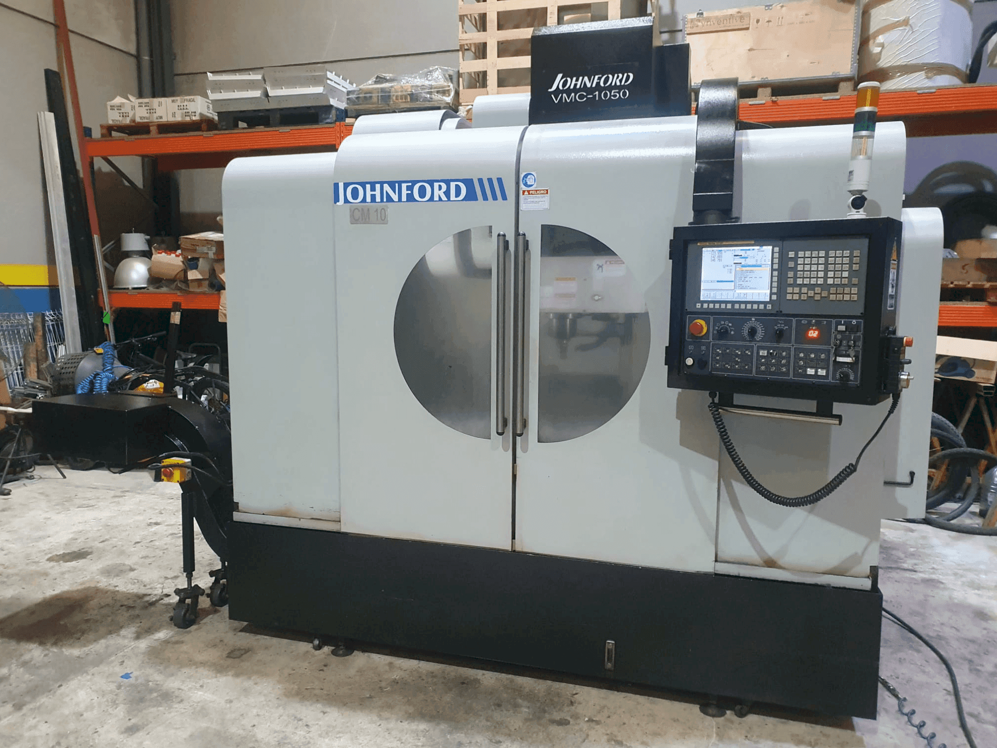 Vista Frontal  da Johnford VMC-1050  máquina