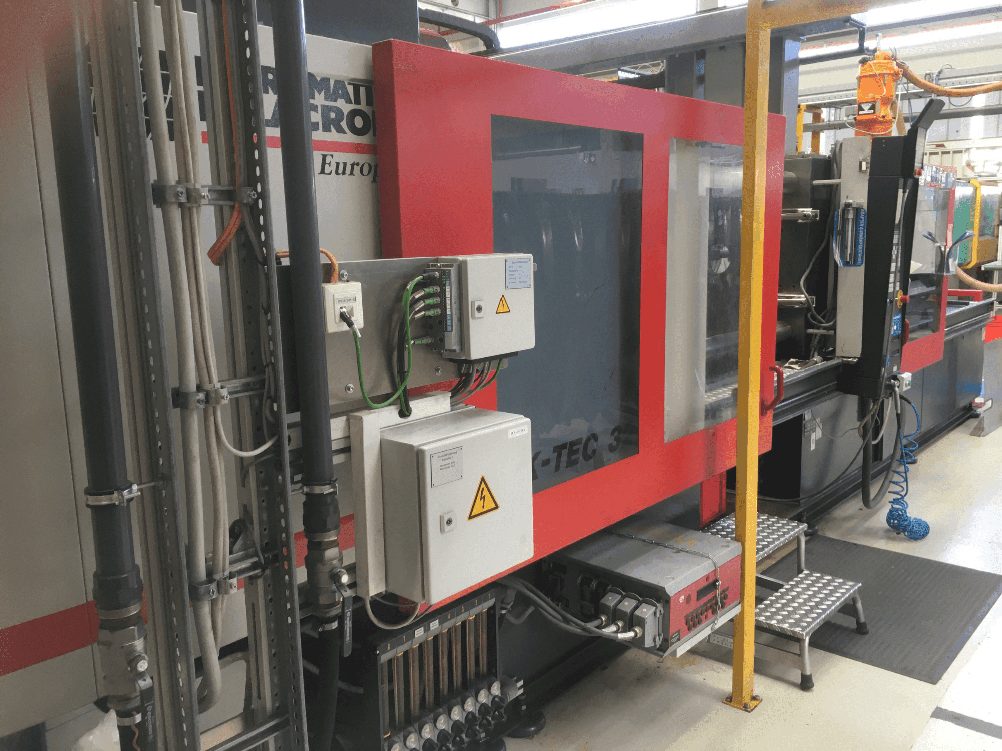 Vista Frontal  da FERROMATIK K-TEC 320 S  máquina